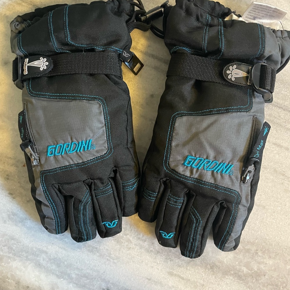 Children’s cold weather gloves